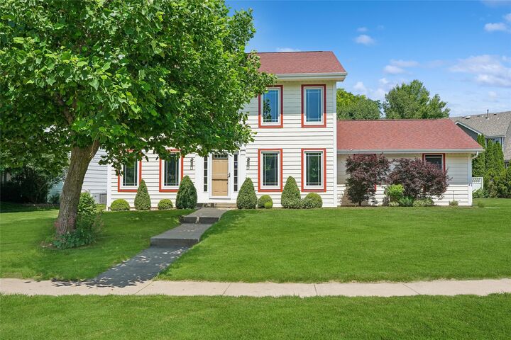 Property Photo: 5549 Kensington Circle IA 50131