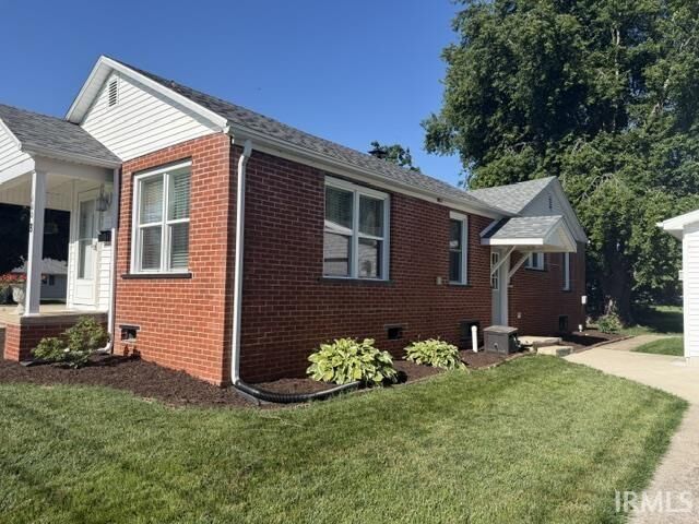 Property Photo:  600 S Lincoln Street  IN 47648 