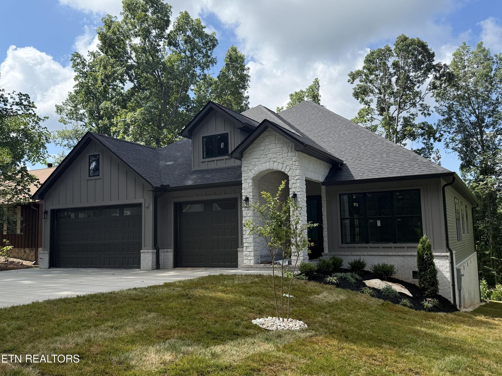 Property Photo: 260 Mialaquo Circle TN 37774
