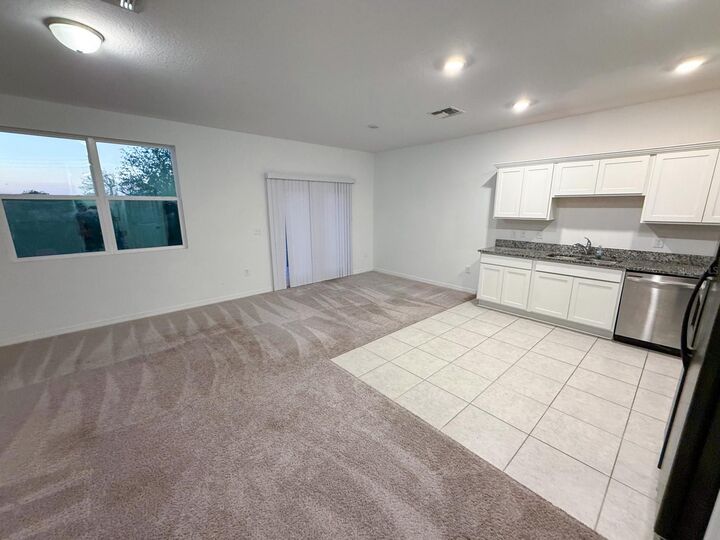 Property Photo:  