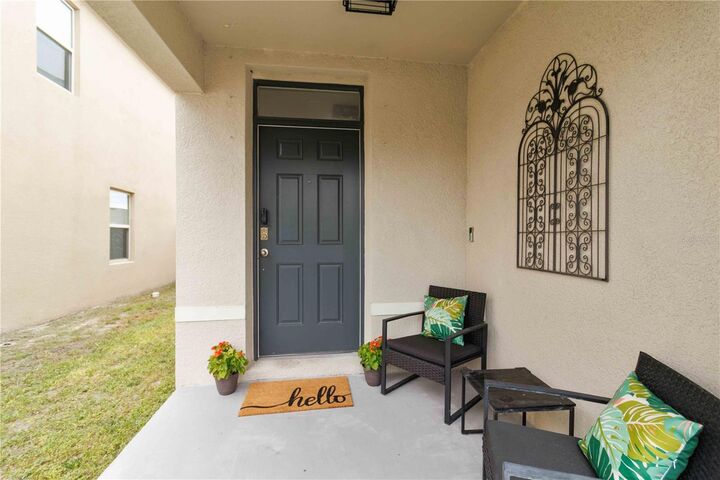 Property Photo:  10230 Geese Trail Circle  FL 33573 