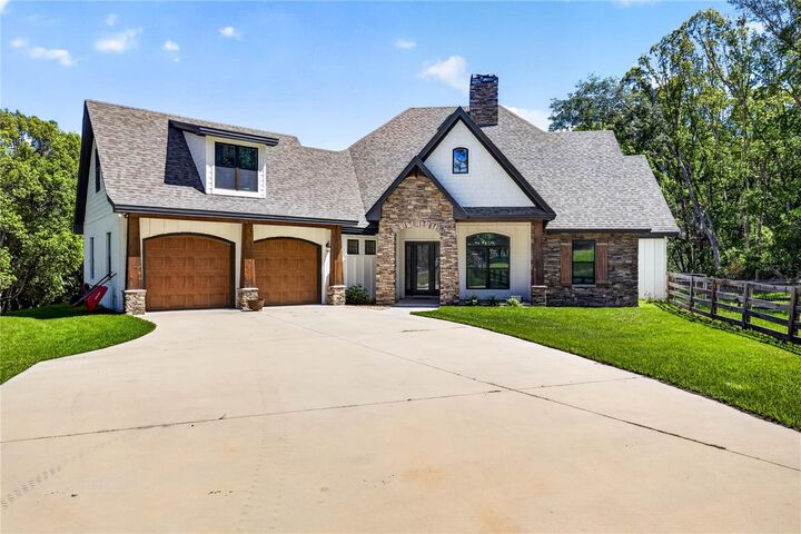 Property Photo: 17265 Meadow Bluff View FL 33523