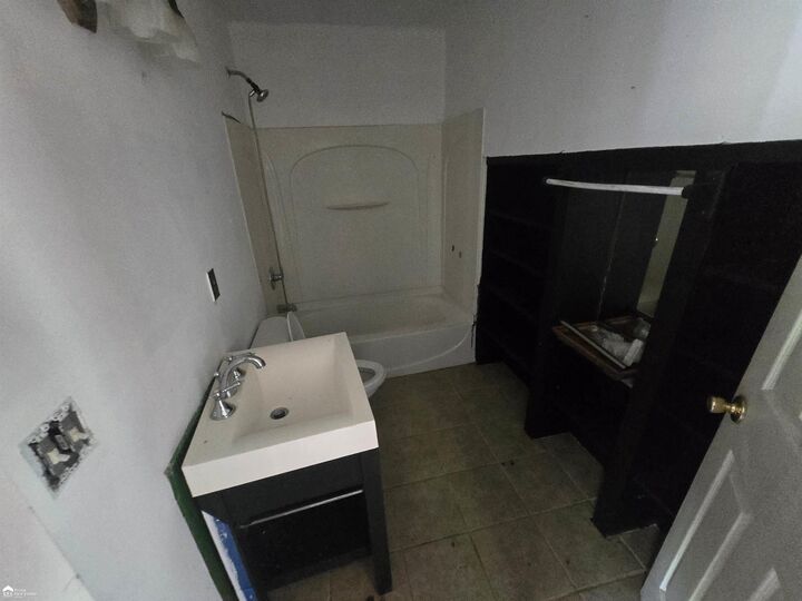 Property Photo:  3233 Home Avenue  MI 48504 
