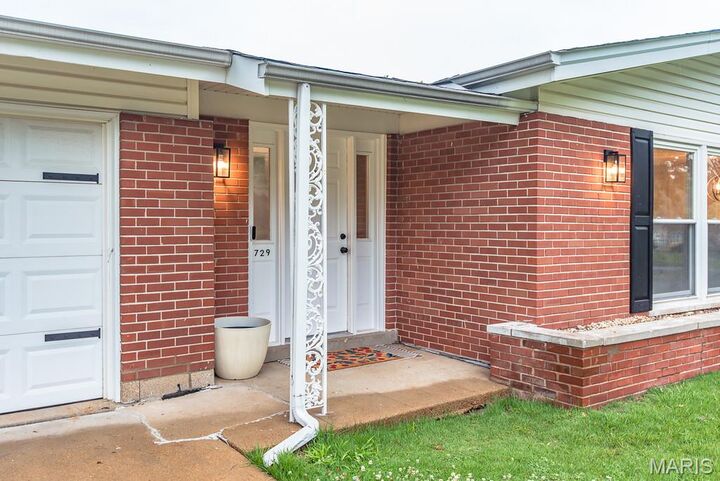 Property Photo: 729 Wingan Lane MO 63125