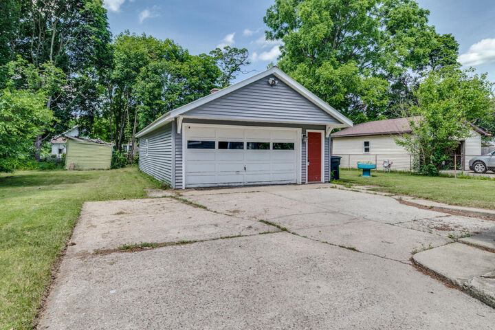 Property Photo:  106 Winter Street  MI 49015 