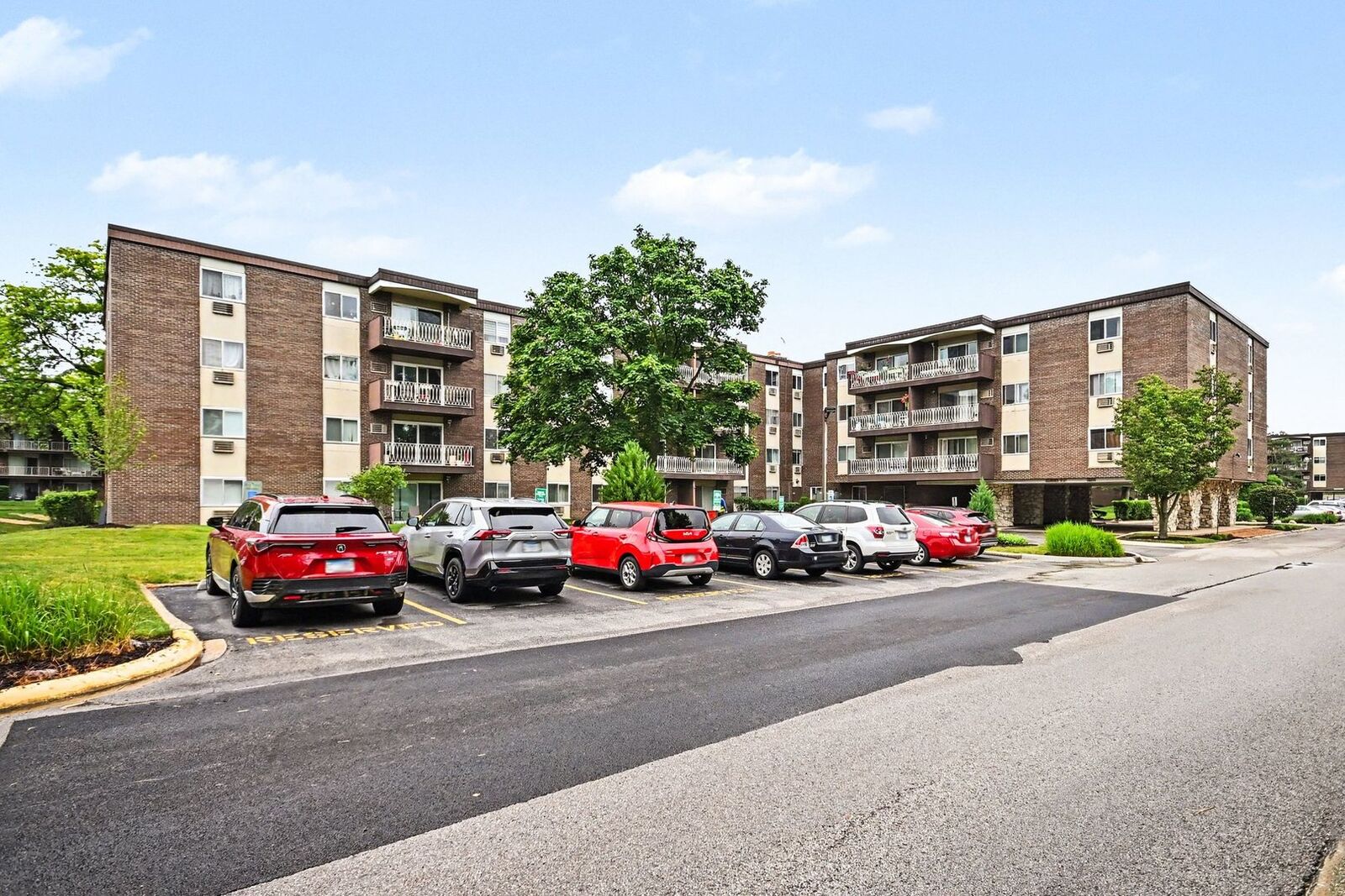 Property Photo:  1311 S Finley Road 317  IL 60148 