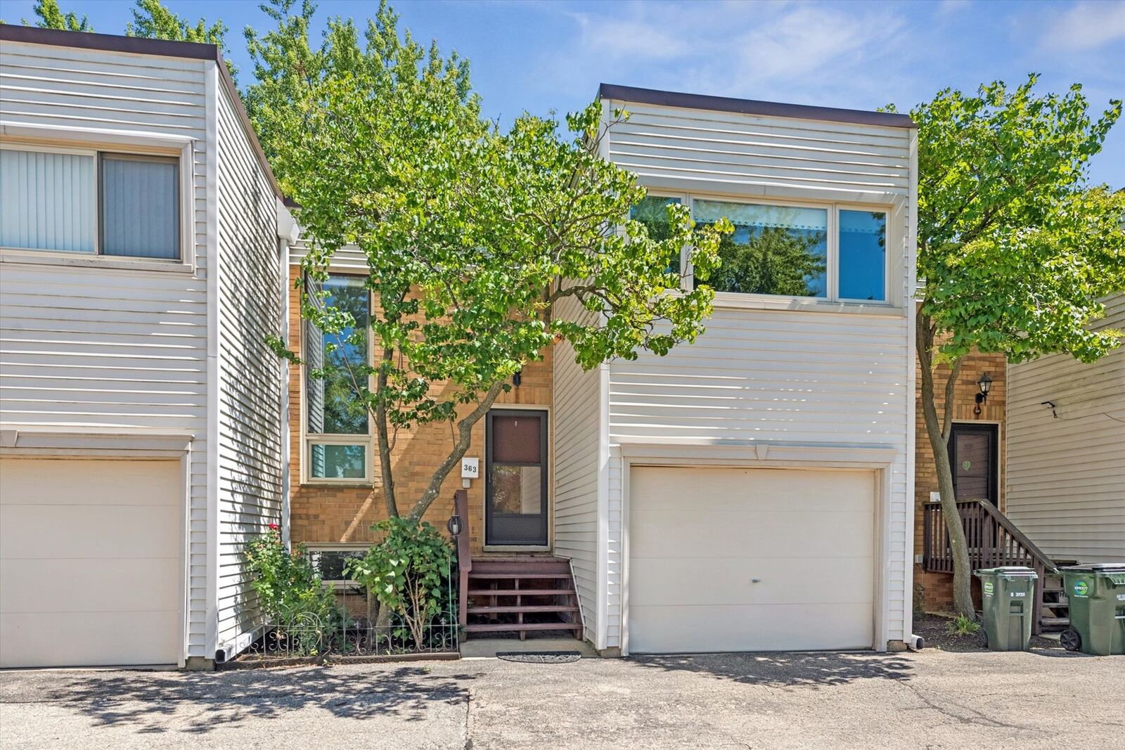 Property Photo: 363 Cedar Tree Court 363 IL 60169