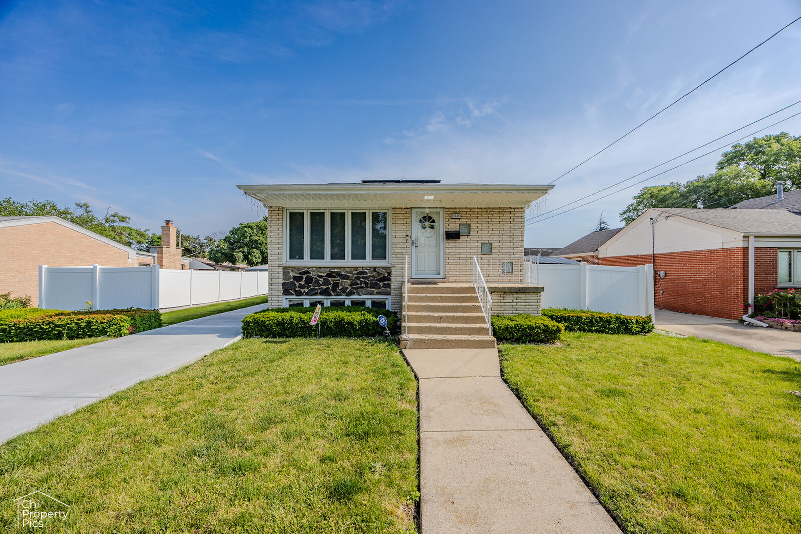 Property Photo:  10526 Altgeld Street  IL 60164 