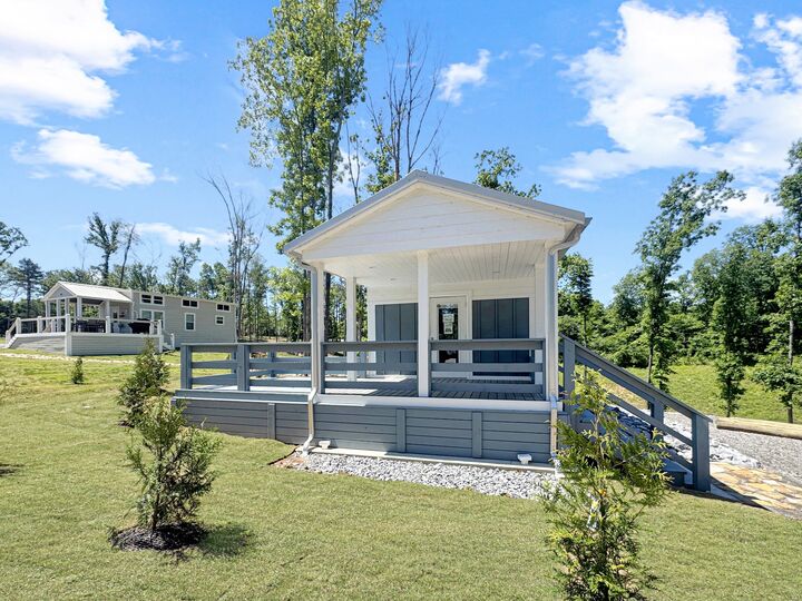Property Photo: 123 Pine Grove Ln TN 37058