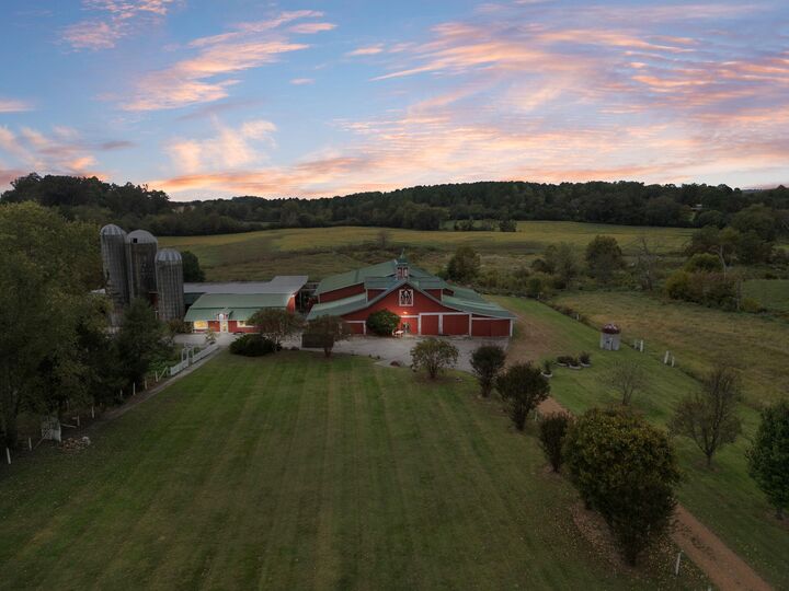 Property Photo:  852 County Road 422  TN 37329 