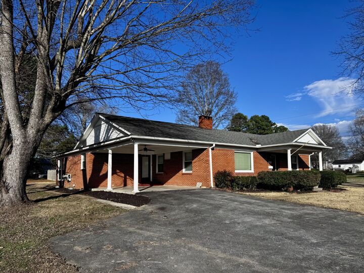 Property Photo:  211 Church St  TN 38469 