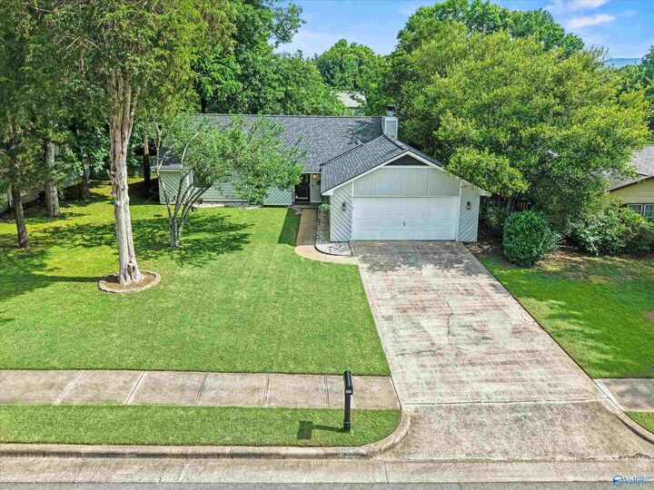 Property Photo:  1019 Shiloh Street SE  AL 35803 