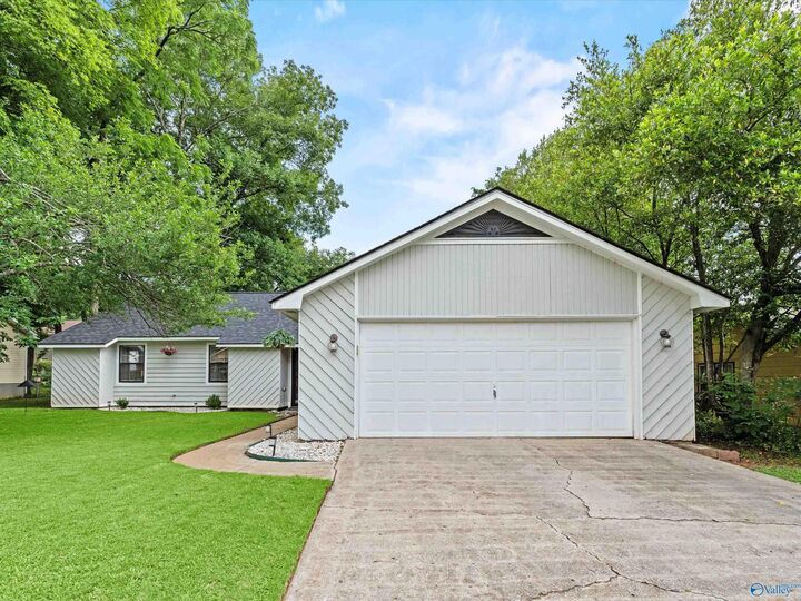 Property Photo: 1019 Shiloh Street SE AL 35803