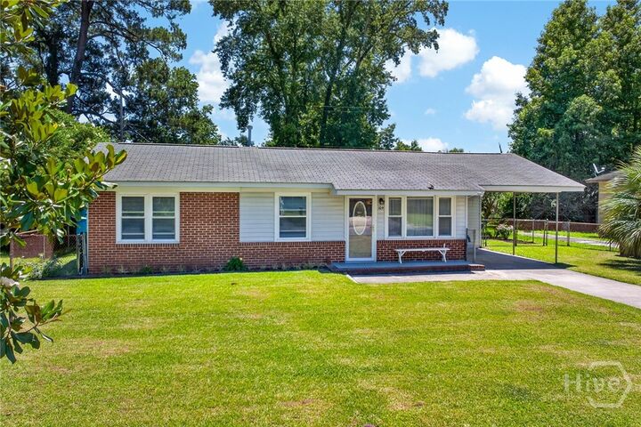 Property Photo:  104 Gordon Street  GA 31407 