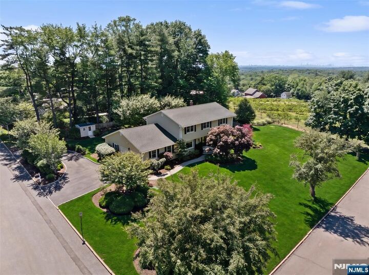 Property Photo:  40 Mountainview Terrace  NJ 07642 