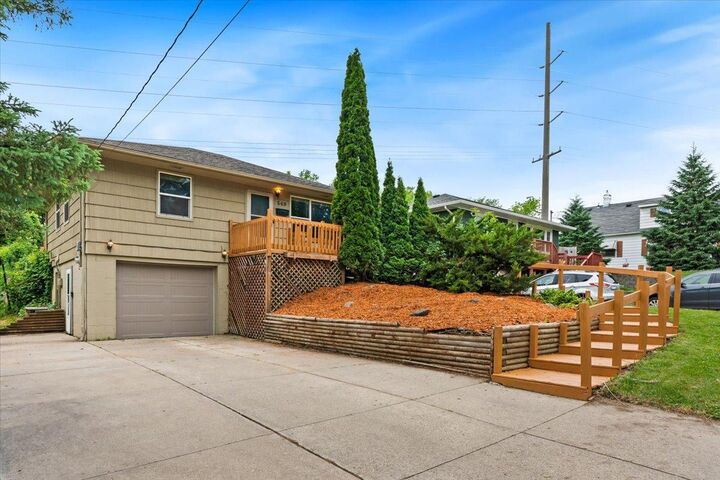 Property Photo:  549 E Rose Street  MN 55060 