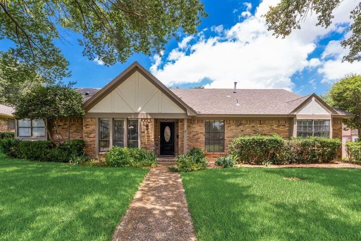 Property Photo:  1007 Quail Run  TX 75116 