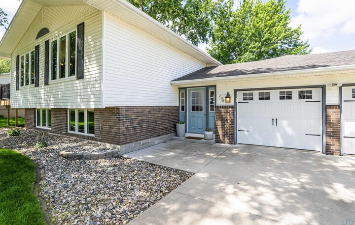 Property Photo: 206 Louisiana Ave SW IA 51041