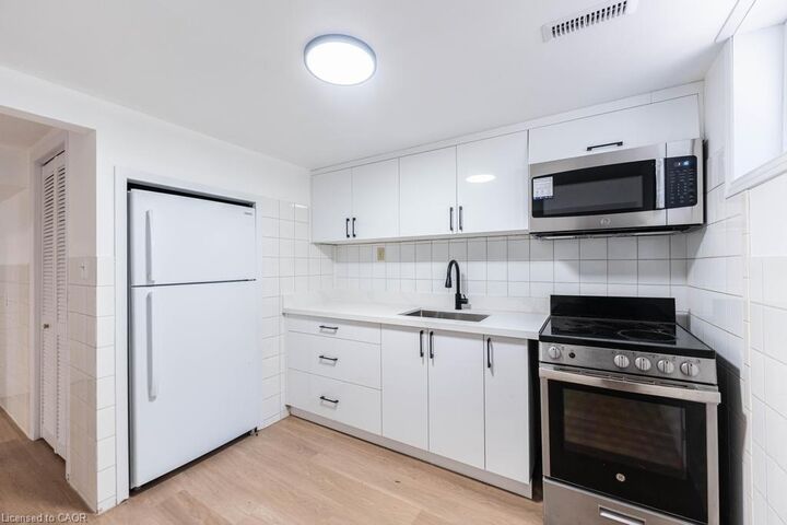 Property Photo:  65 Garden Crescent Lower  ON L8V 4I3 