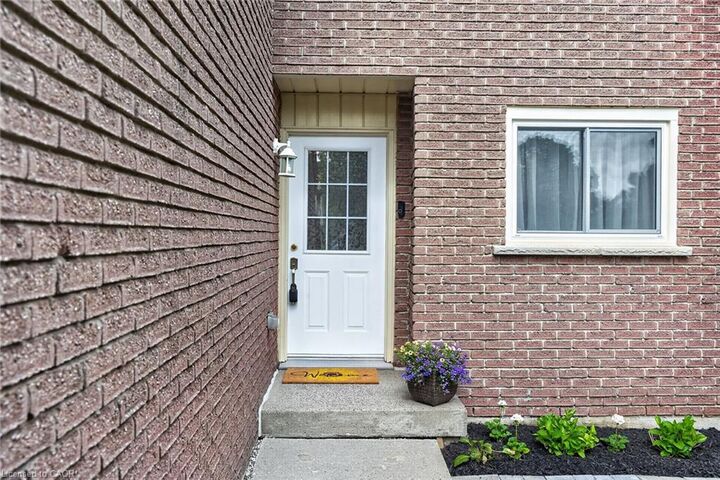 Property Photo:  175 Queen Victoria Drive 94  ON L8W 1W6 