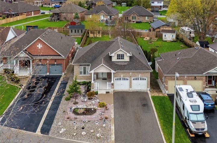 Property Photo: 21 Kelly Drive ON N0A 1N5
