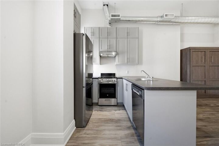 Property Photo:  11 Queen Street 304  ON N3T 3B1 