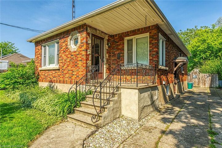 Property Photo:  70 Concord Avenue  ON L2M 5N8 