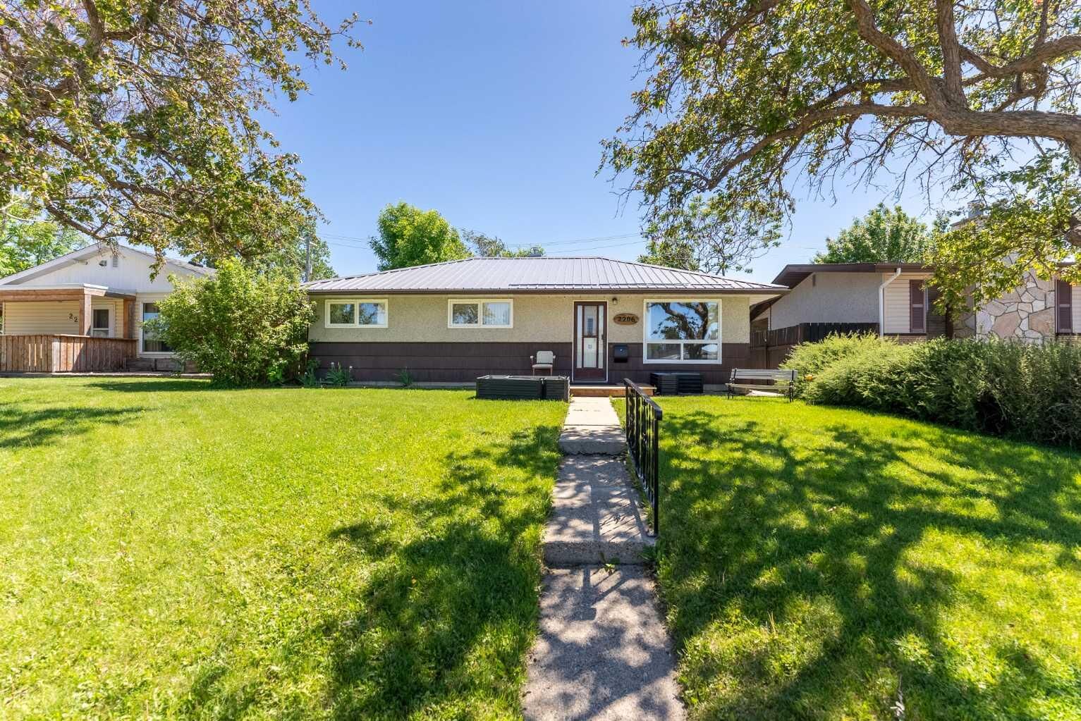 Photo de la propriété:  2206 5A Avenue N  AB T1H 0R5 