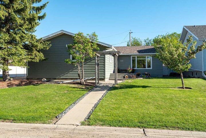 Property Photo: 345 9 Street SE AB T0M 2A0