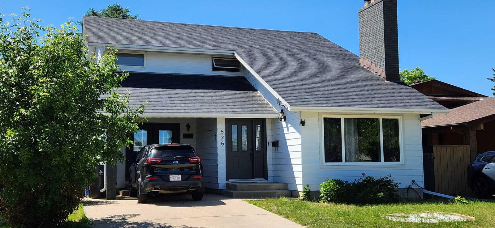 Property Photo: 526 33 Street S AB T1J 4G4