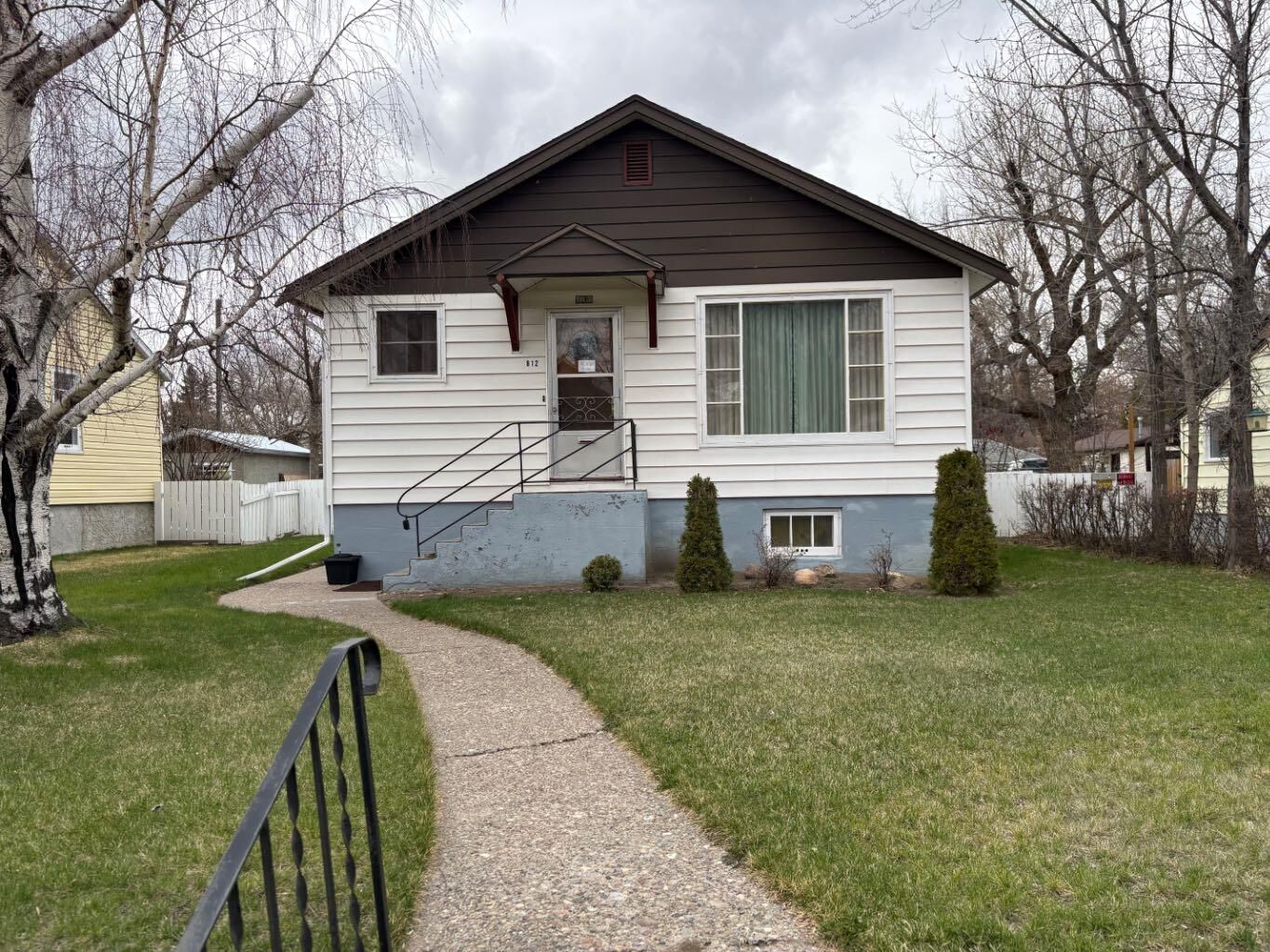 Property Photo: 812 6 Street S AB T1J 2E8