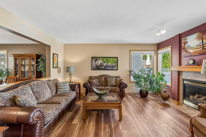 Property Photo: 132 Hidden Ranch Crescent NW AB T3A 5W3