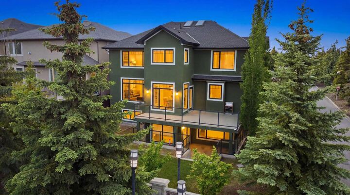 Property Photo: 5 Aspen Meadows Park SW AB T3H 5Z7