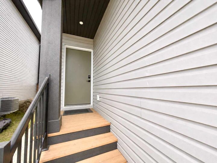 Property Photo: 4022 10 Street N AB T1H 7G9