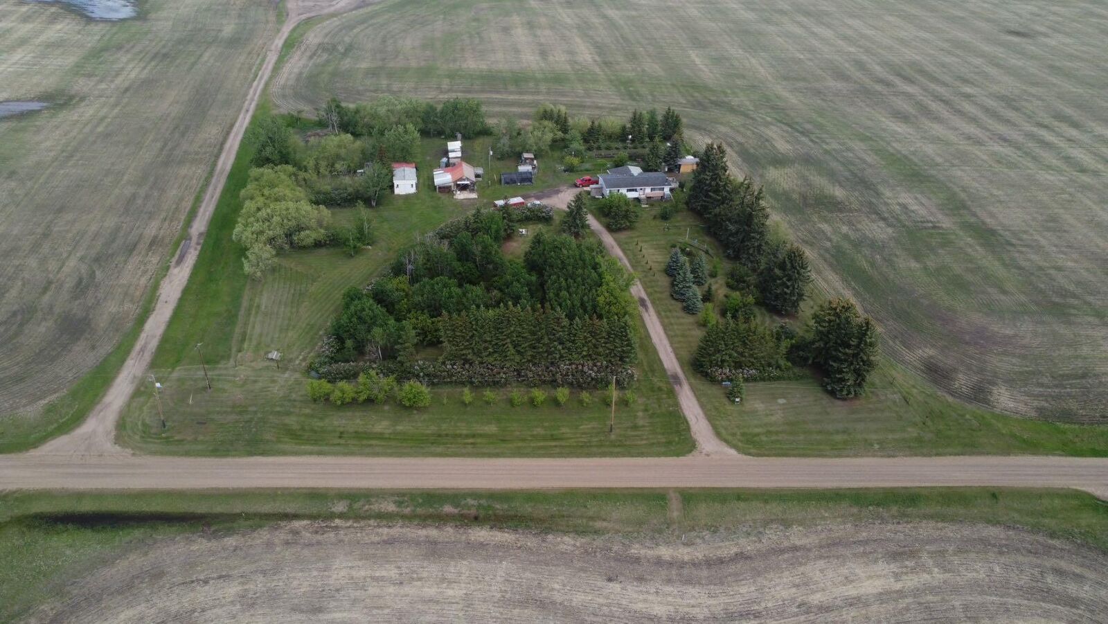 Property Photo: 14144 Township Road 422 AB T0B 1R0