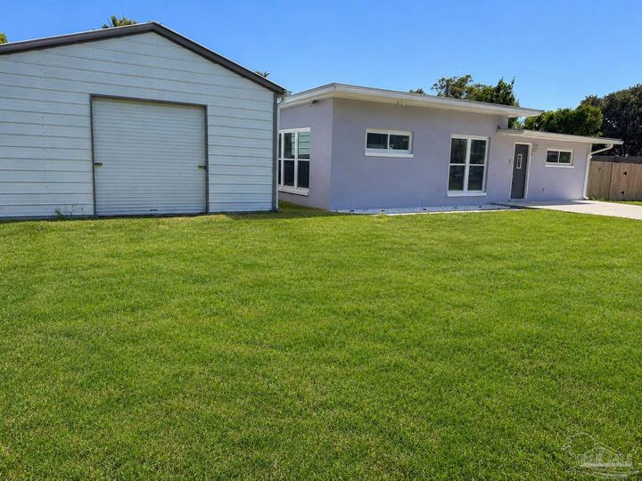 Property Photo: 2 Adkinson Dr FL 32506