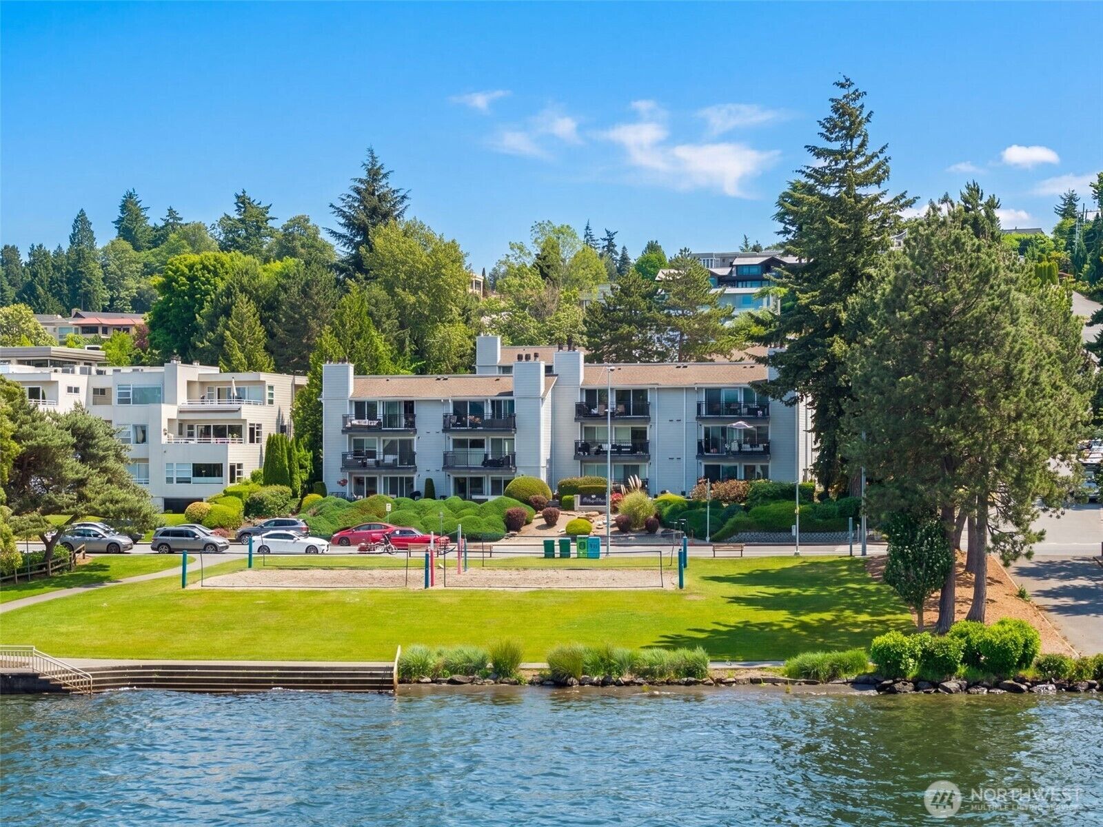 Property Photo: 10110 NE 60th Street 101 WA 98033