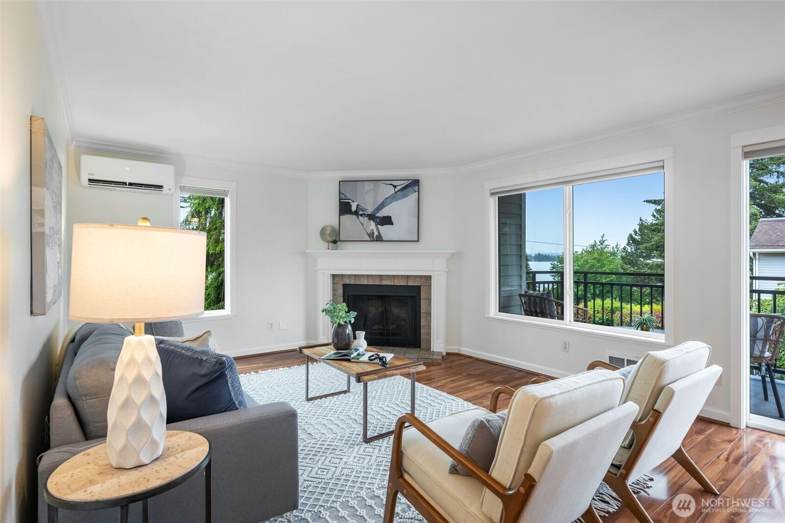 Property Photo:  10110 NE 60th Street 101  WA 98033 