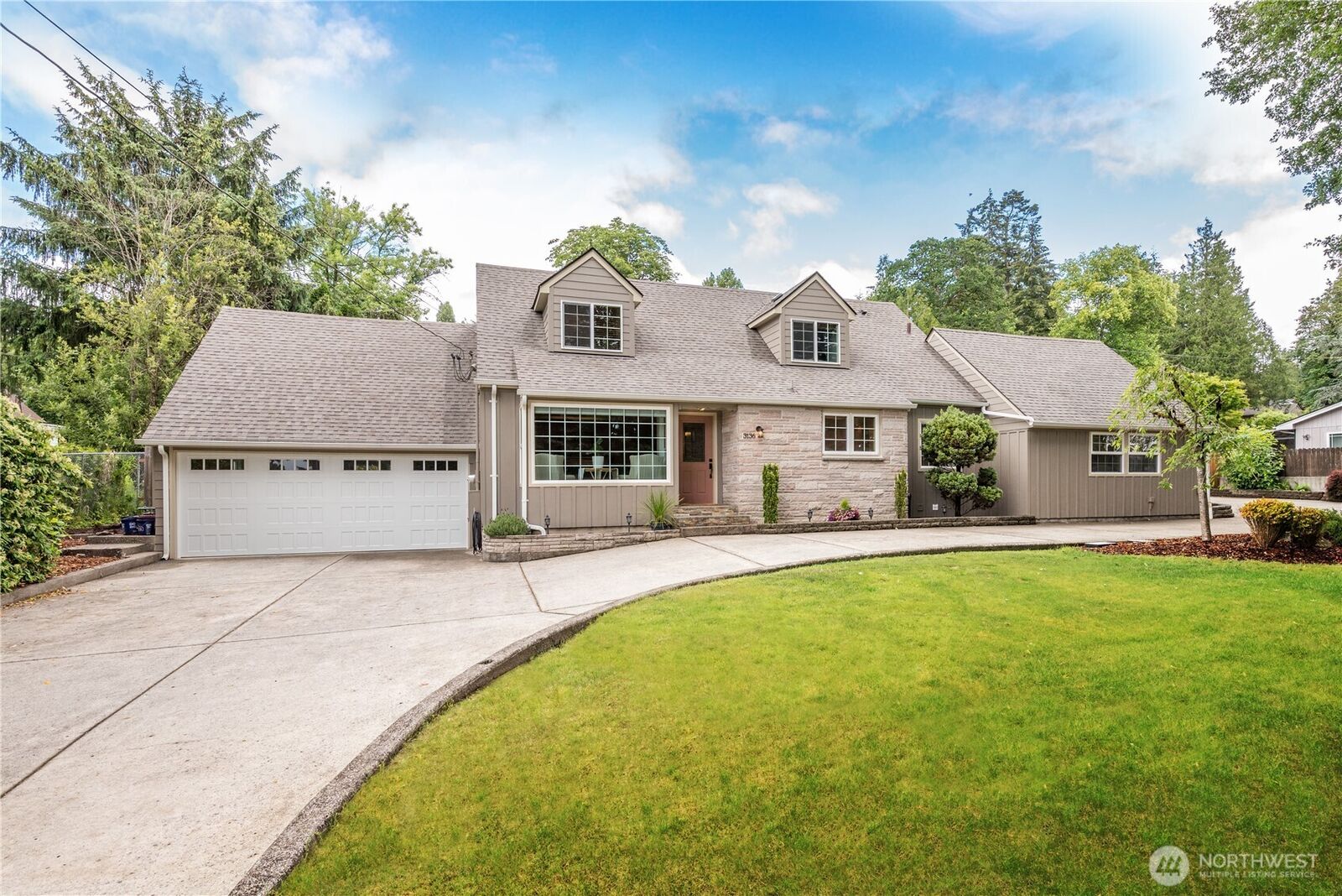 Property Photo: 3136 Pacific Way WA 98632