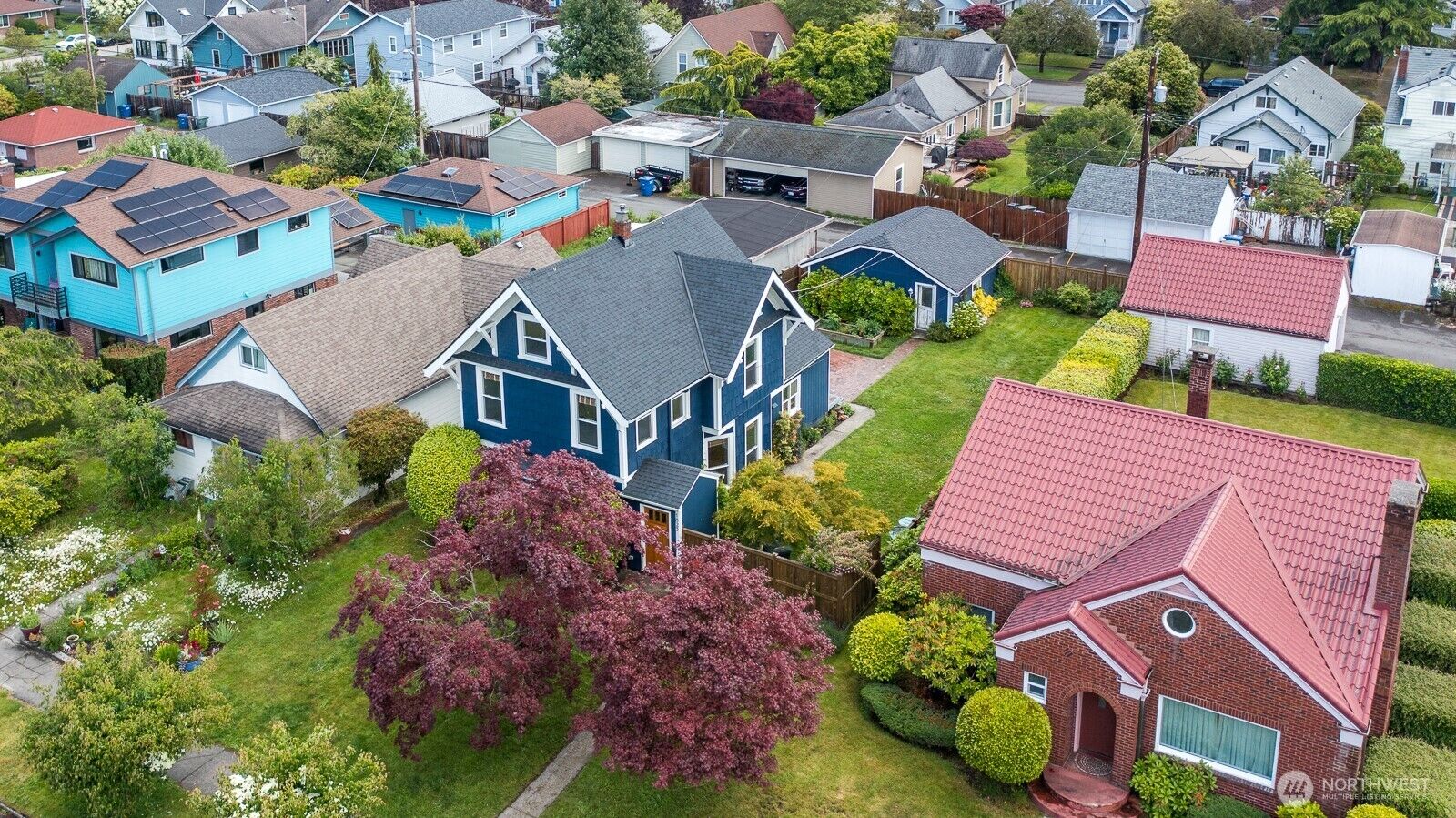 Property Photo: 1825 Rucker Avenue WA 98201