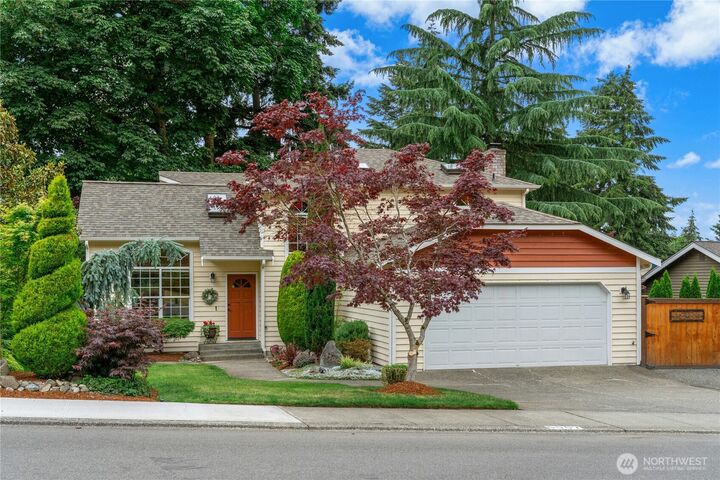Property Photo:  5507  James Avenue SE  WA 98092 