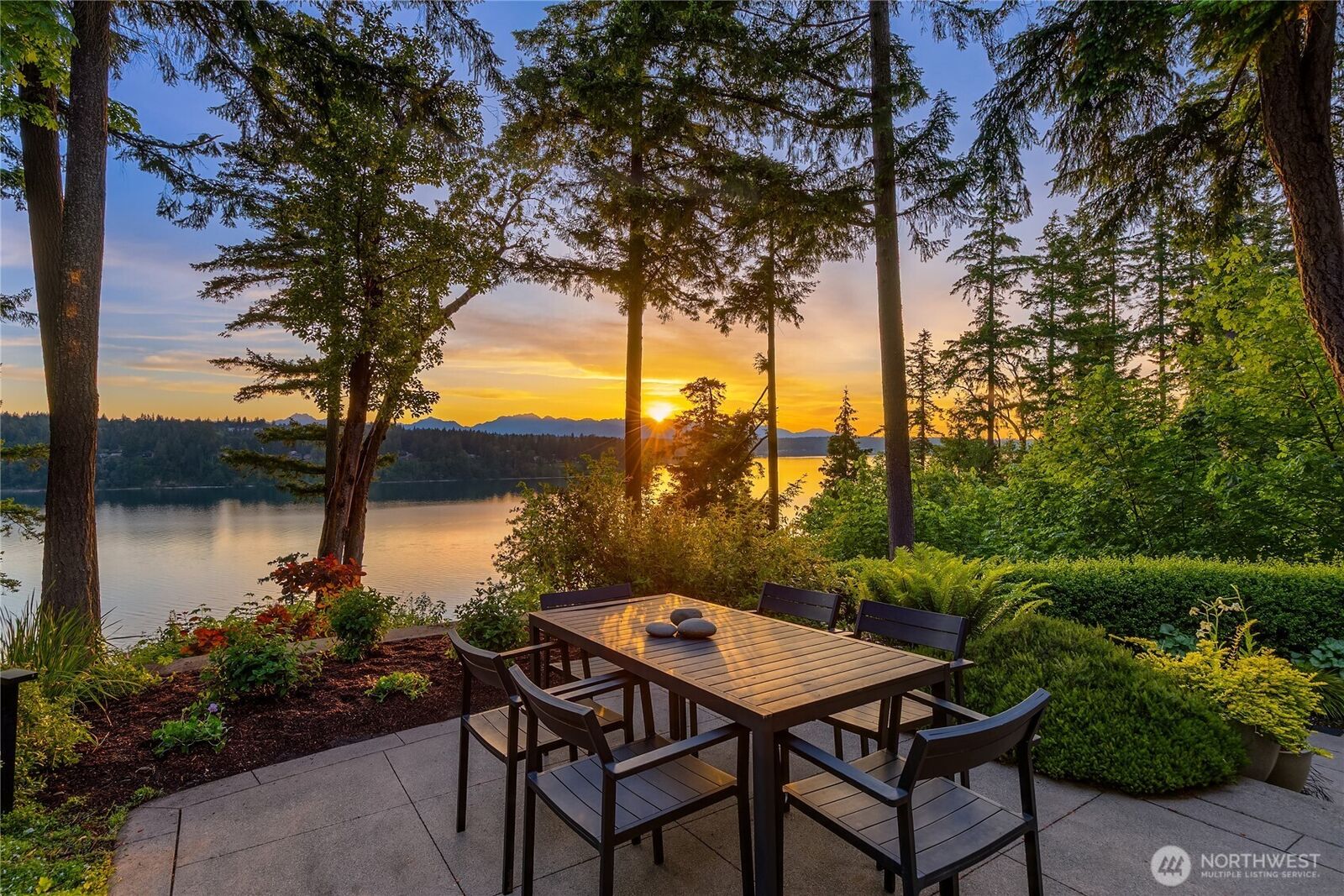 Property Photo:  7733  Hansen Road NE  WA 98110 
