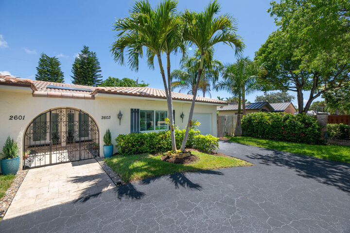 Property Photo: 2603 NE 35th Street FL 33306