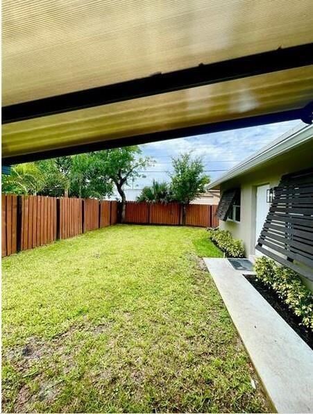 Property Photo:  975 NE 40th Street B  FL 33334 