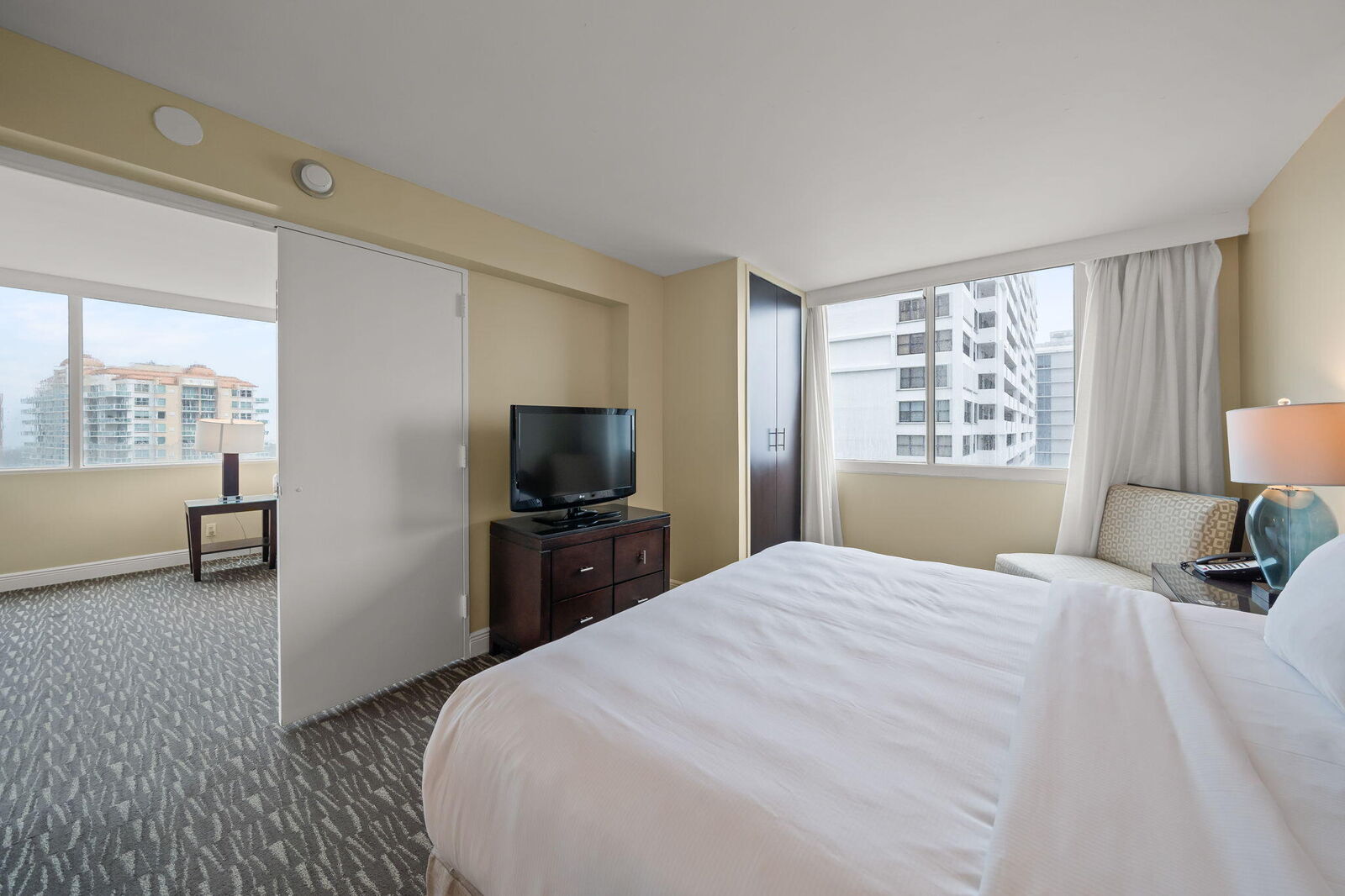 Property Photo: 2670 E Sunrise Boulevard 1201 FL 33304