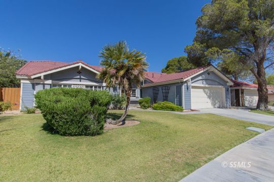 Property Photo: 1025 N Heritage Dr CA 93555