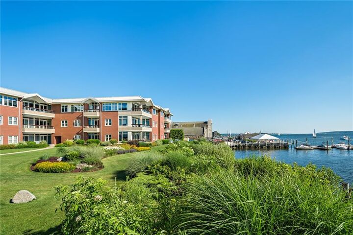 Property Photo:  341 Thames Street 302-S  RI 02809 