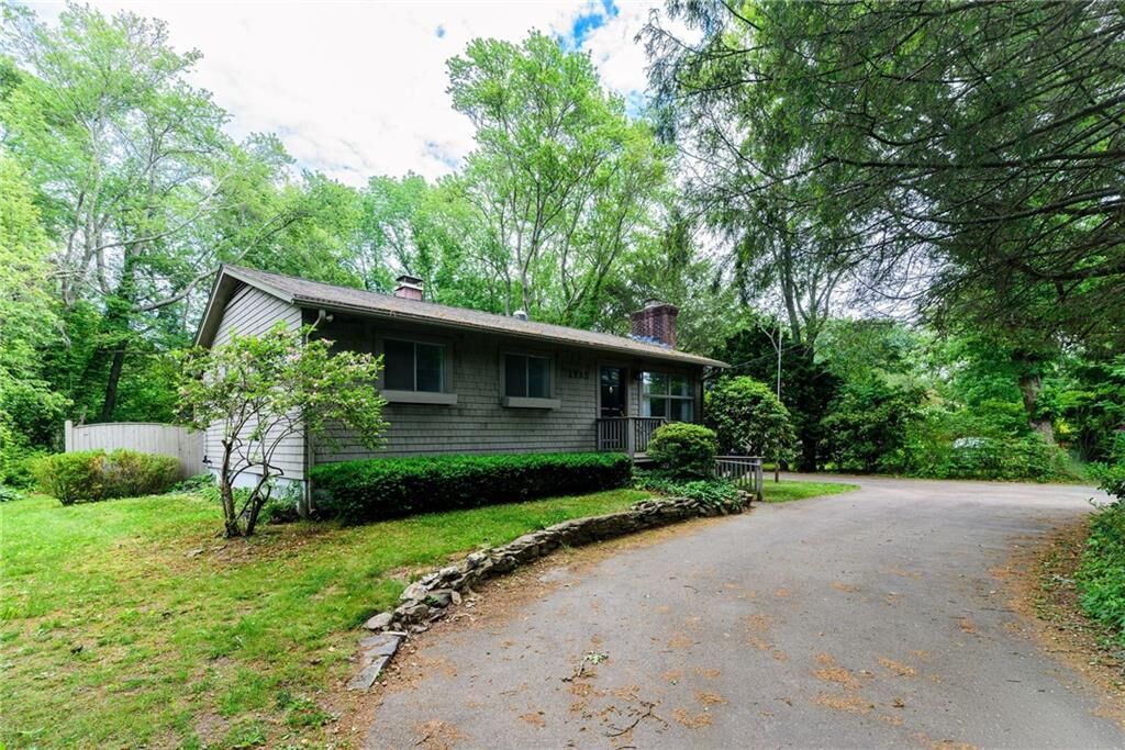 Property Photo:  1735 Kingstown Road  RI 02879 