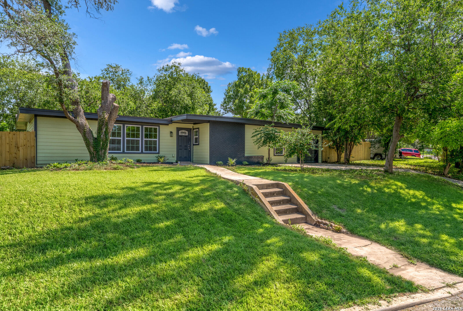 Property Photo: 546 Byrnes Dr TX 78209