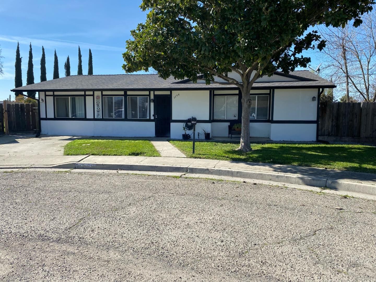 Property Photo:  1144 Shirley Court  CA 93620 